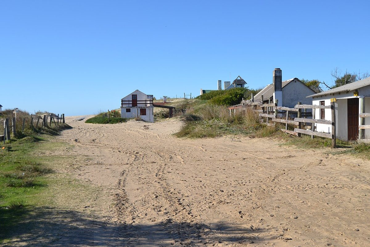 Sandy track between fishermen's houses leading to the beach at Barra de Valizas