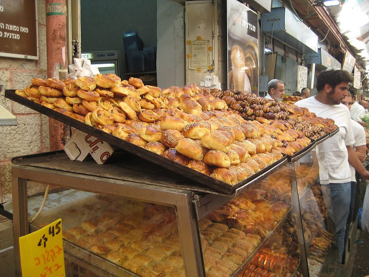 A bakery tray of flaky pastries, the kind sold as bizcochos in Uruguayan panaderias