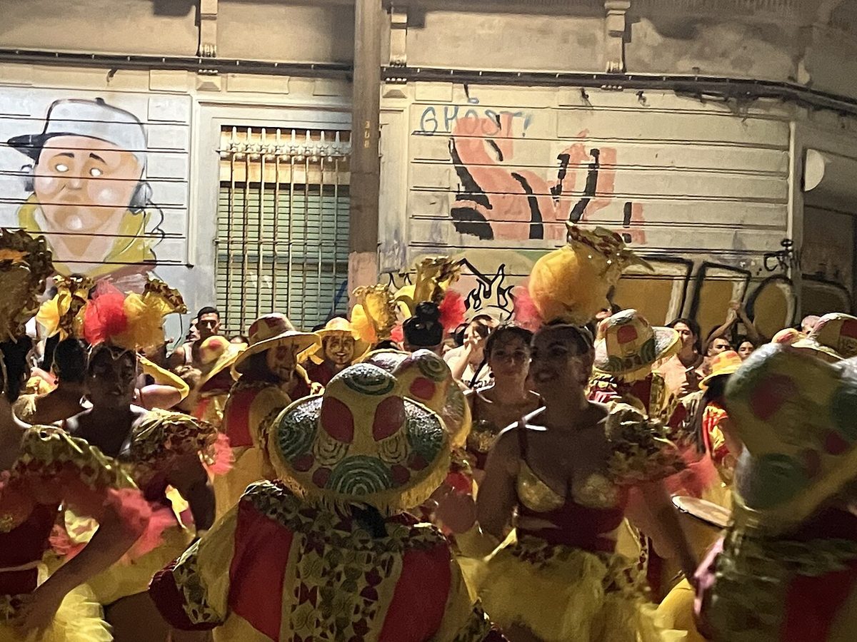 Candombe drummers (cuerda de tambores) in Montevideo's Desfile de Llamadas, free to watch in the street