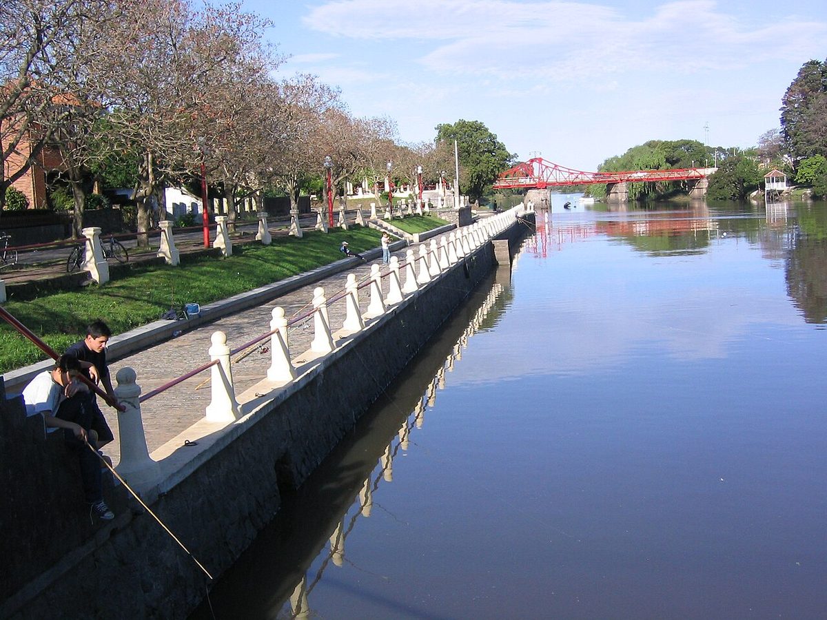 Carmelo's calm waterfront on the Río de la Plata delta