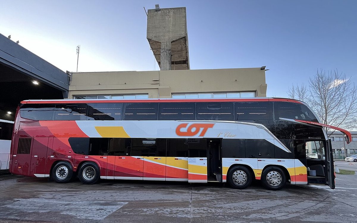 A modern COT long-distance coach, the most popular way to make this trip