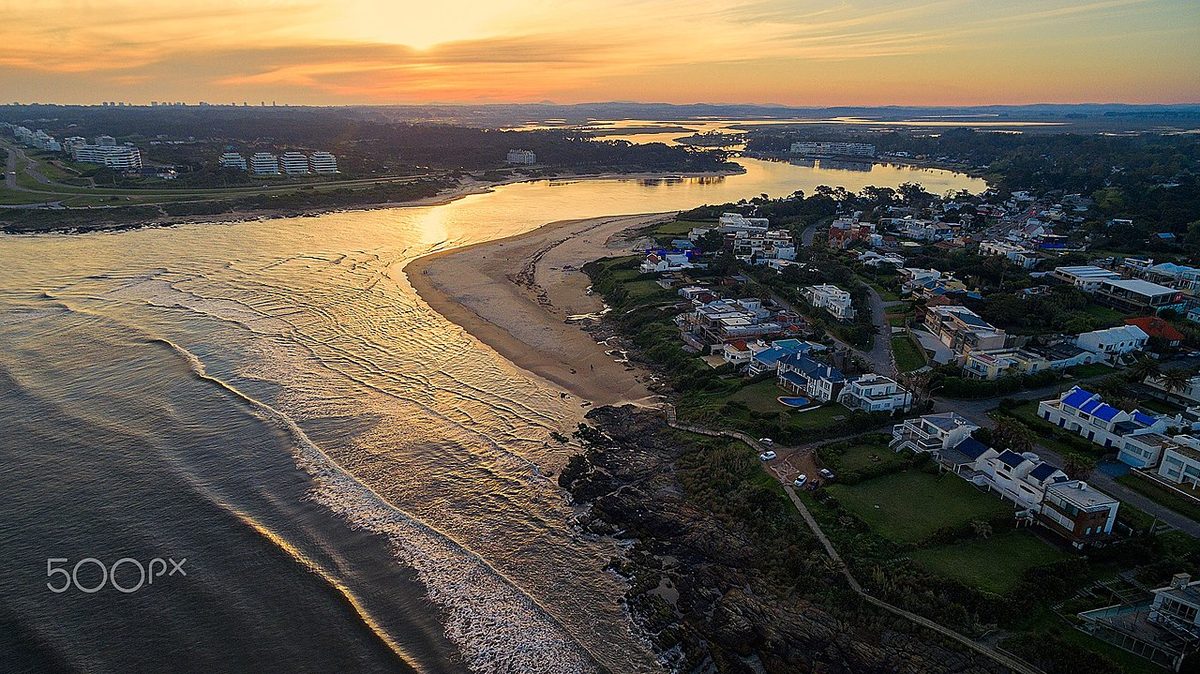 Beach houses and a quiet sandy shore in the La Barra area east of Punta del Este
