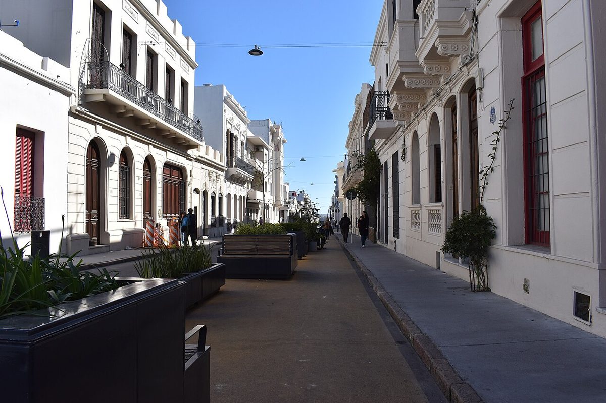 Spanish-language street signs and shopfronts in Montevideo's Ciudad Vieja, illustrating what language is spoken in Uruguay