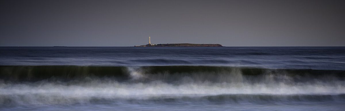 Surf rolling in along the Montoya and Bikini beaches toward La Barra
