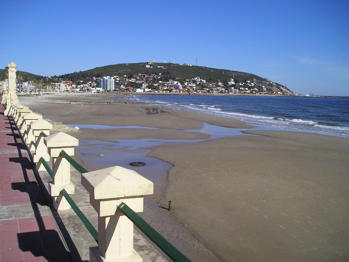 The main beach and old rambla balustrade at Piriapolis, with Cerro San Antonio behind