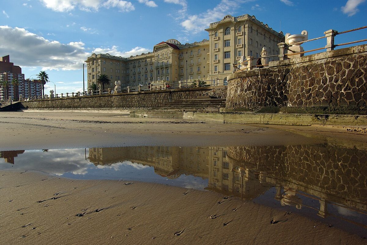 The palm-lined rambla and calm swimming bay at Piriapolis, an easy base for visiting Uruguay with kids
