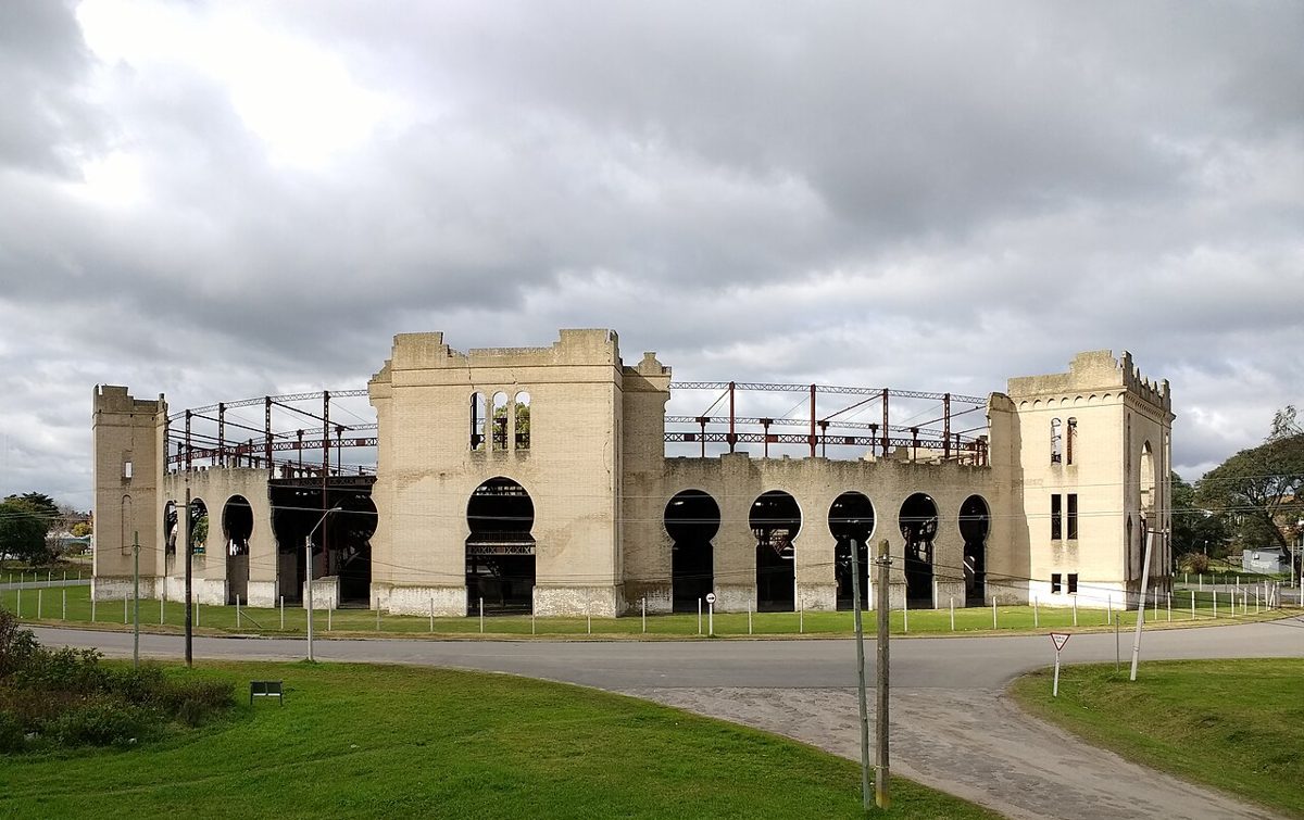 Moorish-style Real de San Carlos bullring standing alone outside Colonia