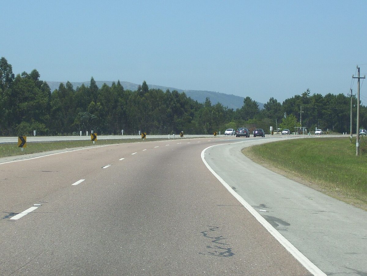 The Ruta Interbalnearia coastal highway running east along Uruguay's Atlantic coast toward Punta del Este