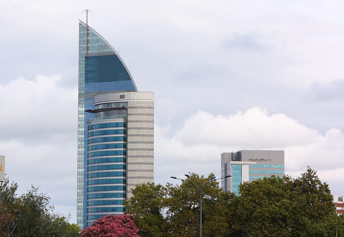 Torre Antel, the telecommunications tower in Montevideo run by the state operator behind Uruguay's fast fibre internet