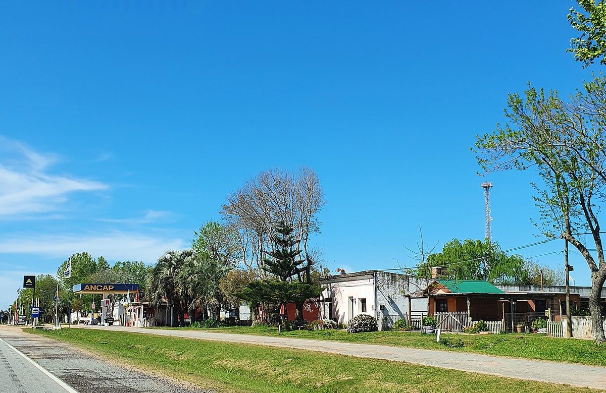A road sign and toll point on a numbered Uruguayan highway along the route to the Maldonado coast